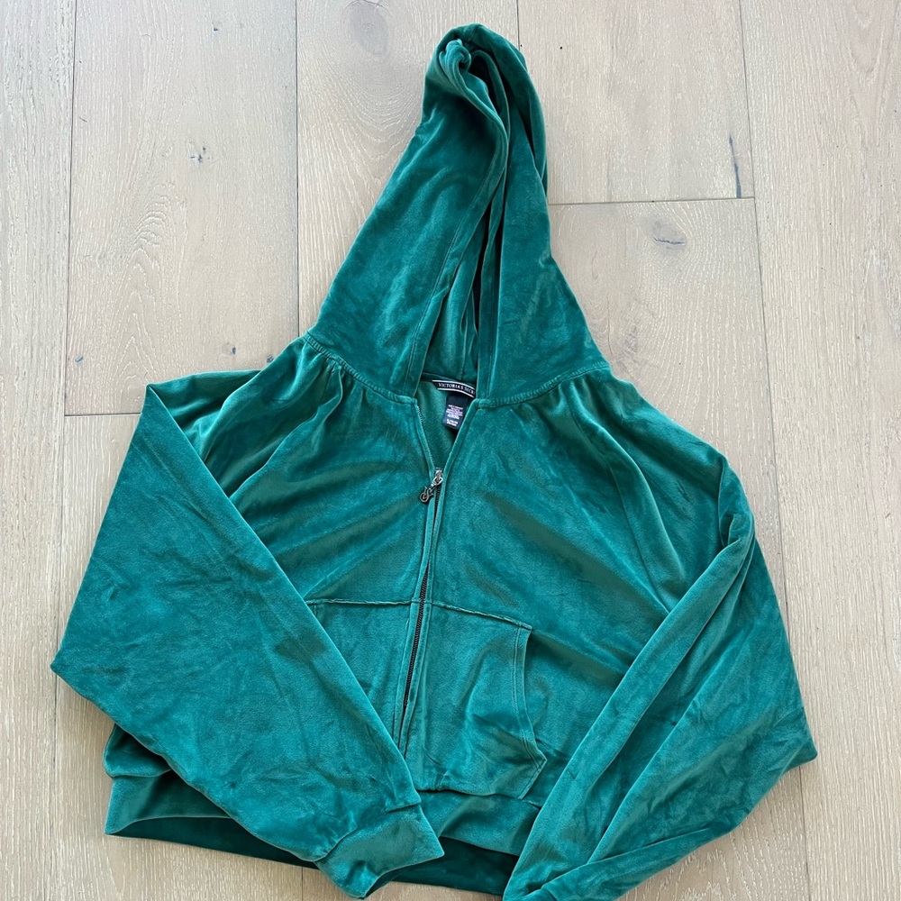 VS velour sweater